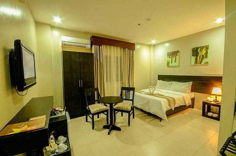 Hotel Holiday Suites