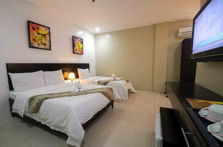 Hotel Holiday Suites