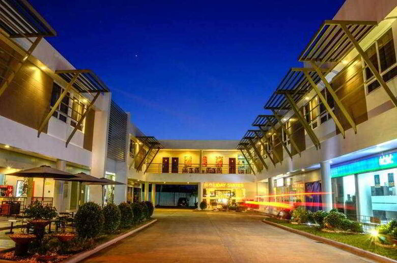 Hotel Holiday Suites