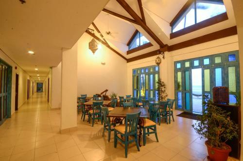 Hotel Microtel By Wyndham Puerto Princesa