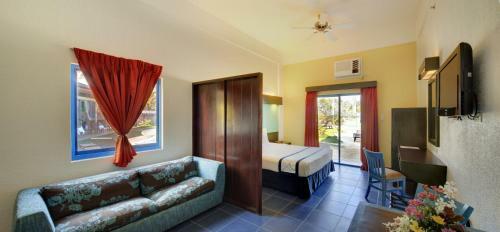Hotel Microtel By Wyndham Puerto Princesa