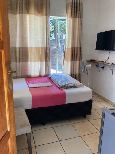 Hostal Thullyteams Guesthouse