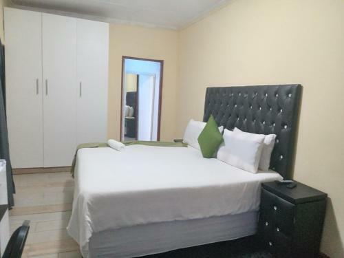 Hostal Akhanya Guest House