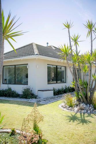 Amazing Beach House In Melkbos!