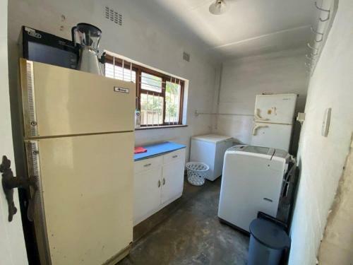 Kwa Thibi Cottage Sleeps 14