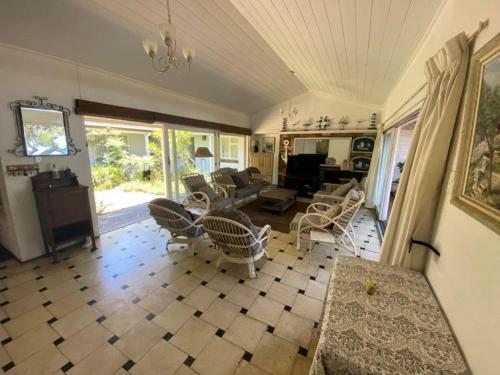 Kwa Thibi Cottage Sleeps 14