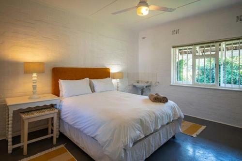 Kwa Thibi Cottage Sleeps 14