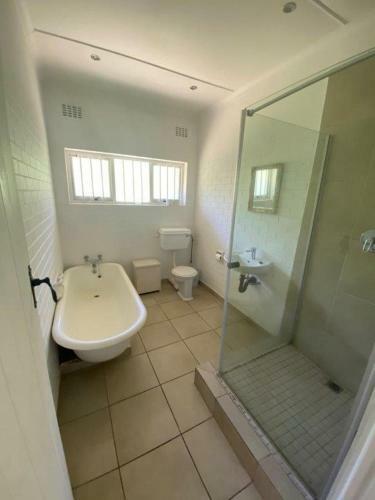 Kwa Thibi Cottage Sleeps 14
