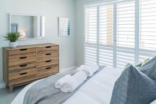Apartamento Waterfront Getaway, 2 Bedroom Seaside Bliss