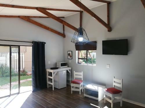 Hostal Thatchers Guest Rooms