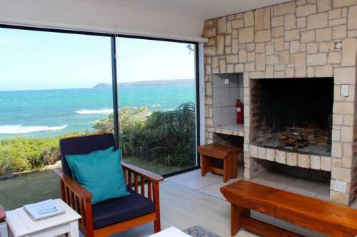 Baby Whale Bliss - Beachfront House