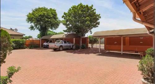 Hostal Aura Zest Guesthouse
