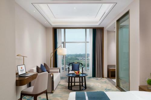 Luzhou Jianguo Hotel