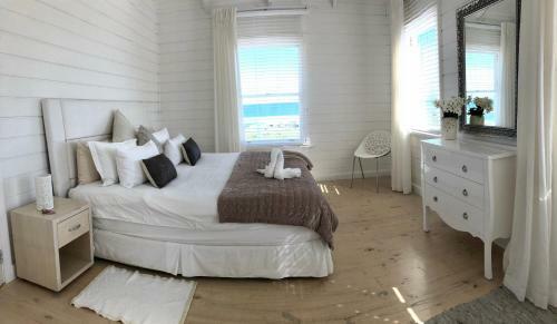 Villa Pearl Bay Beach Home