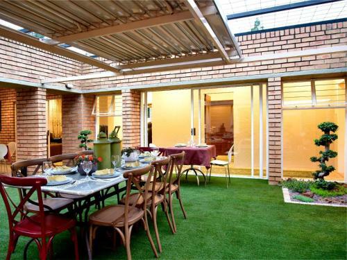 Hostal Five O'clock Zen Boutique Guest House