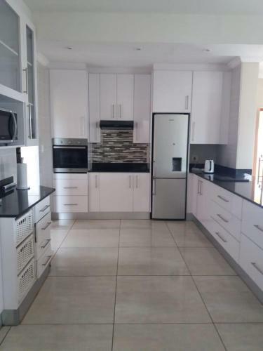 Villa Pardone Crescent