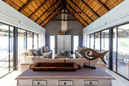 Canal House: Waterfront Property For Rent