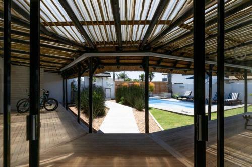 Canal House: Waterfront Property For Rent