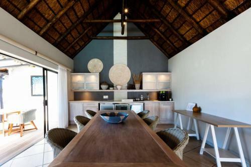 Canal House: Waterfront Property For Rent