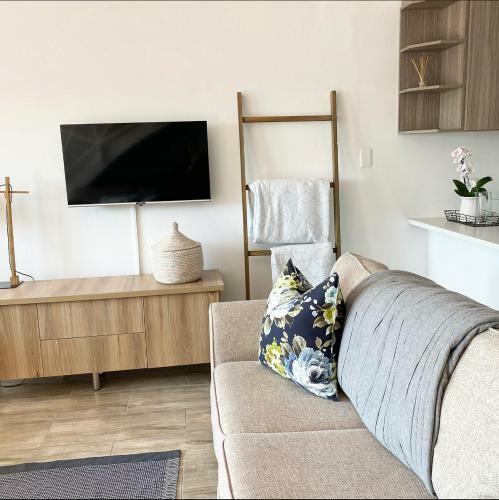 Spindrift Canal House Available 1-26dec2021 Min 14 Nights