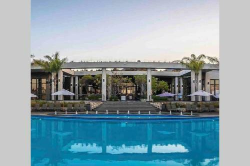 Exclusive 3-bedroom Apartment In Waterfall.