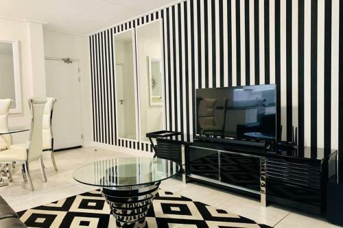 Exclusive 3-bedroom Apartment In Waterfall.
