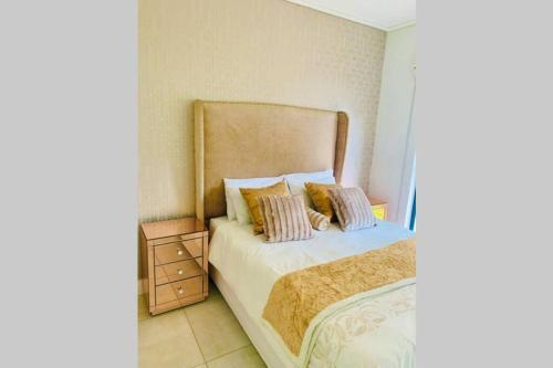 Exclusive 3-bedroom Apartment In Waterfall.