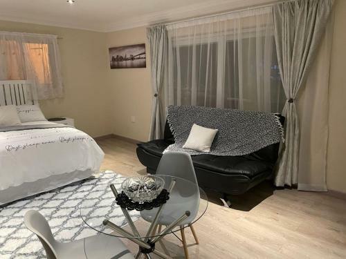 Apartamento Halfway Gardens Home