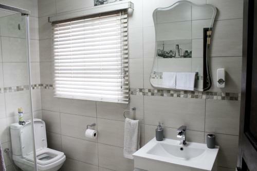 Hostal Midrand Bed And Breakfast