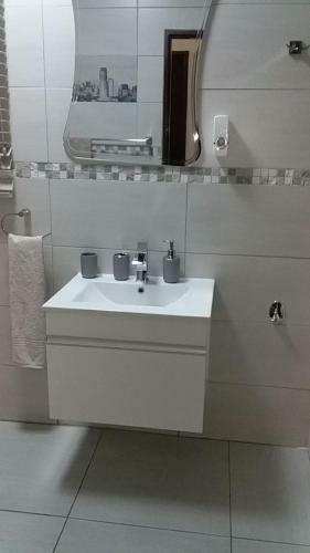 Hostal Midrand Bed And Breakfast