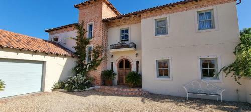 Sandmartins Private Secure Villa
