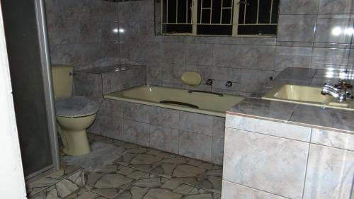 Bed & Breakfast Warmbaths Thai Spa And Guest House