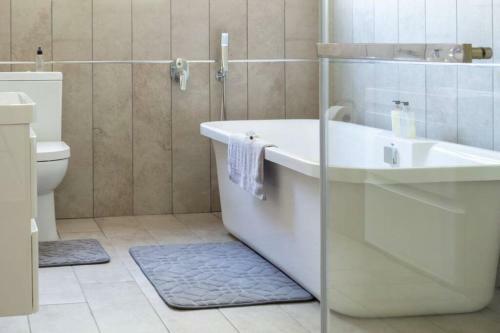 10 On Aquavista Addo River View Villa