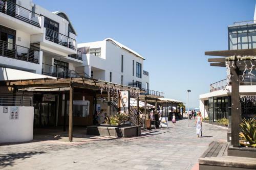 Modern Beachfront 2 Bed Apartment 144 Eden On The Bay, Blouberg, Cape Town
