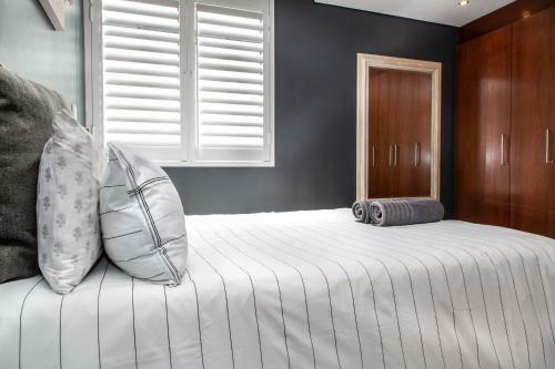 Modern Beachfront 2 Bed Apartment 144 Eden On The Bay, Blouberg, Cape Town