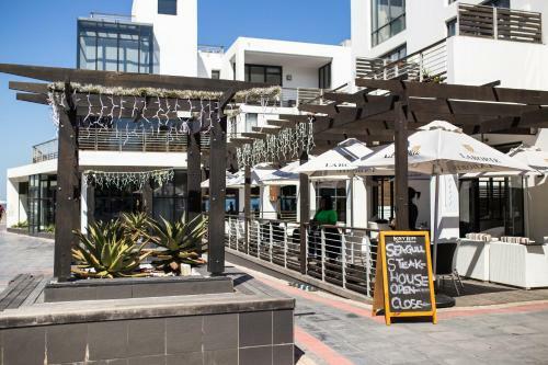 Modern Beachfront 2 Bed Apartment 144 Eden On The Bay, Blouberg, Cape Town