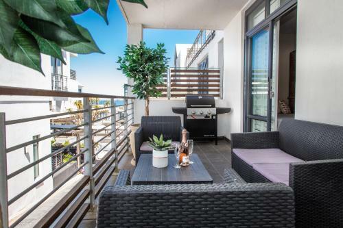 Modern Beachfront 2 Bed Apartment 144 Eden On The Bay, Blouberg, Cape Town