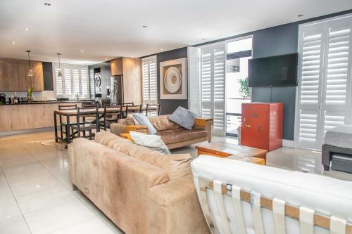 Modern Beachfront 2 Bed Apartment 144 Eden On The Bay, Blouberg, Cape Town