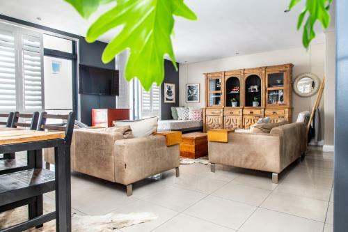 Modern Beachfront 2 Bed Apartment 144 Eden On The Bay, Blouberg, Cape Town