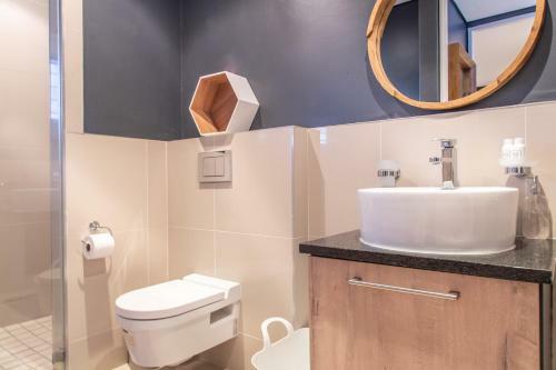 Modern Beachfront 2 Bed Apartment 144 Eden On The Bay, Blouberg, Cape Town