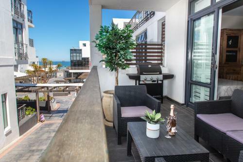Modern Beachfront 2 Bed Apartment 144 Eden On The Bay, Blouberg, Cape Town