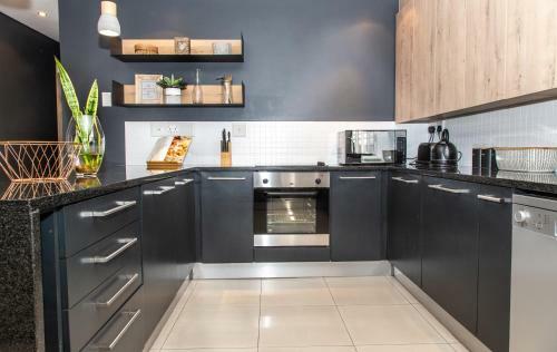 Modern Beachfront 2 Bed Apartment 144 Eden On The Bay, Blouberg, Cape Town