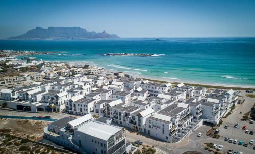 Modern Beachfront 2 Bed Apartment 144 Eden On The Bay, Blouberg, Cape Town