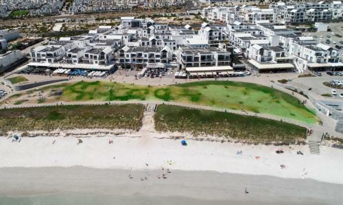 Modern Beachfront 2 Bed Apartment 144 Eden On The Bay, Blouberg, Cape Town