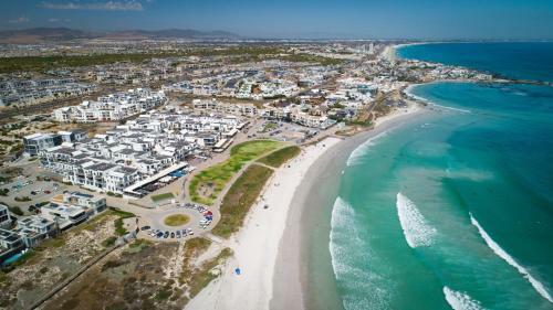Modern Beachfront 2 Bed Apartment 144 Eden On The Bay, Blouberg, Cape Town