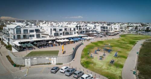 Modern Beachfront 2 Bed Apartment 144 Eden On The Bay, Blouberg, Cape Town