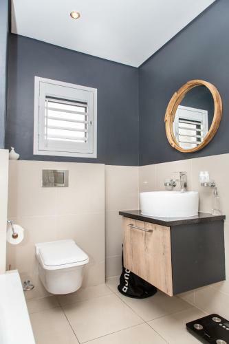 Modern Beachfront 2 Bed Apartment 144 Eden On The Bay, Blouberg, Cape Town