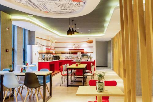 Ibis Neijiang North Railway Station Hotel