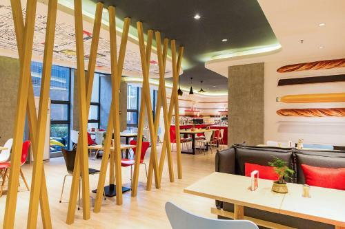 Ibis Neijiang North Railway Station Hotel
