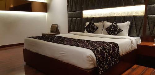 Grand Geet Hotels